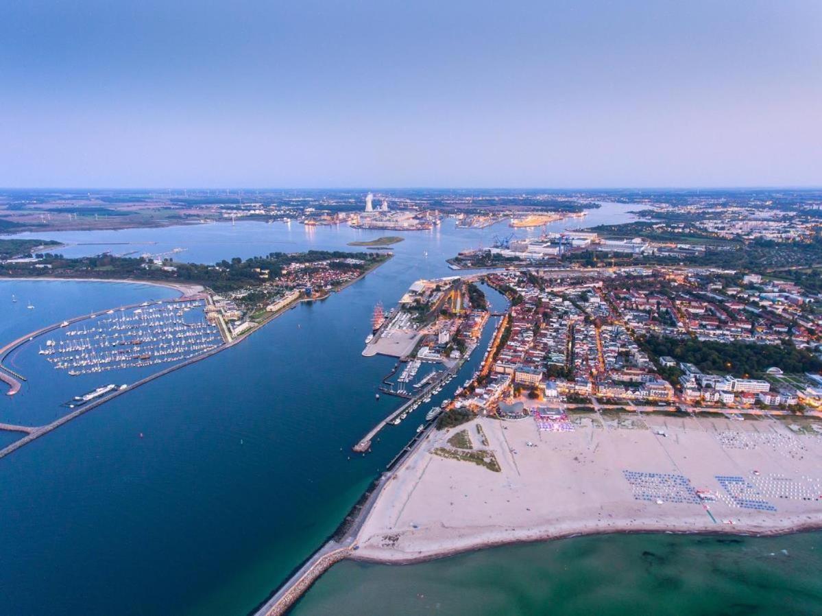 Апартаменты Ferienhaus Am Yachthafen, Moewe Росток Экстерьер фото